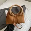 Bolsas para Mulheres 2025 Outono e Inverno Nova Bolsinha Satchel Estilo Retrô Bolsa Saco Textura de Alto Valor Nicho Bolsa Transversal de Pelúcia
