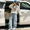 Conjunto de duas peças para meninas com camiseta estampada de laços e jeans, perfeito para o outono de 2026, com um top versátil em estilo de desenho animado