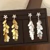 Brincos de Tarraxa Simples Elegantes com Borla de Metal de Alto Padrão, Sentido de Luxo Leve de Nicho, Personalizados, Versáteis para o Dia a Dia, Modernos para Mulheres