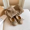 Botas de tornozelo vazadas com laço, botas curtas casuais versáteis para mulheres, novo estilo 2026, com salto oculto, sapatilhas