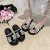 Sandália Francesa Bow 2026 Feminina Verão Exterior Sola Grossa Strass Fundo Plano Combinando Saias Novas de Verão Versátil