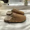 Sandálias Femininas Birkenstock com Bico Fechado Meia-Calça 2025 Primavera e Outono Chinelos Antiderrapantes Sapatos Birkenstock com Rebites Grossos Moda