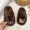 Pantuflas de Felpa de Dibujos Animados para Niñas Estilo Otoño/Invierno 2026 Antideslizantes Ropa de Casa Cálidas Pantuflas de Algodón Cerradas para Niñas