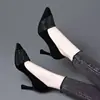 Zapatos de tacón alto de un solo color para mujer con pedrería estilo francés, nueva colección otoño 2026, modernos y versátiles, punta fina, corte bajo