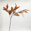 Mão artificial de alta qualidade sentindo folha de eucalipto decoração de sala de estar em casa decoração de flores falsas mão de casamento segurando flor artificial