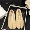 Zapatos de pelo mullidos de suela plana para mujer, calzado de invierno para exteriores, nuevo estilo 2026, mocasines de pelo blanco cálido, zapatos de algodón sin cordones