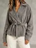 Casaco feminino curto de camurça novo estilo outono e inverno europeu e americano, com gola de lapela, cintura com amarração, corte solto, jaqueta de manga longa para mulheres