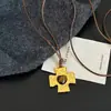 Colar Pingente Cruz de Pedra Olho de Tigre em Formato de Coração para Mulheres, Corrente Longa de Suéter de Nicho de Alto Padrão, Acessório de Gola Alta para Outono e Inverno