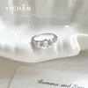Anillo Clásico de Circonita Brillante con Cuatro Garras para Mujer, Lujo Ligero, Elegante y Delicado, Apilable, Joyería de Anillo Cerrado Fresca y Elegante