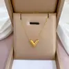 [Acero de titanio de cuerpo completo] collar frío de oro real de horno de acero de titanio de cuerpo completo para mujer cadena de clavícula de celebridad de Internet accesorios