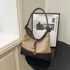 Bolsa de Axila Grande Capacidade Transfronteiriça para Mulheres 2025 Nova Bolsa Simples de Camurça Estilo Balde Bolsa de Ombro Tendência para o Dia a Dia
