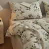 Juego de ropa de cama de cuatro piezas estilo pastoral con estampado floral de gasa de doble capa de algodón puro sábana de algodón con estampado de dibujos animados funda de edredón se puede dormir en ropa interior ropa de cama