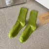 Calcetines coloridos para mujer en línea rojos súper calientes calcetines de canalé verano finos de longitud media pantimedias de moda ins color caramelo medias japonesas