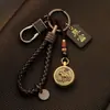 Llavero para coche Bao Shi para hombre y mujer latón 12 signos del zodíaco llavero colgante hecho a mano retro creativo mano de dinero para hombre