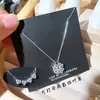 Nueva cadena de clavícula de lujo estilo coreano, collar versátil de acero de titanio de moda para mujer, colgante simple clásico de circón, accesorio versátil