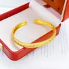 Joyería chapada en oro con diseño de cielo estrellado y monedas de diamantes completos, pulsera abierta, imitación de oro, accesorio de boda de lujo ligero de nicho con un toque de alta gama