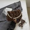 Bolsa de Ombro Pequena com Pregas de Pérola e Nuvem Bolsa de Crowdsourcing Pequena Moda Feminina Nova Outono Versátil Bolsa de Ombro Transversal Tendência