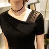 Primavera y verano Nueva camiseta de estilo occidental con cuello oblicuo de manga corta y cuello bajo Camiseta básica de productos europeos