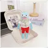 La ropa de los residentes de Bikini Bottom incluye peces geniales, peces flácidos, peces que se extienden planos, colgantes, llaveros, accesorios, monos y pantalones.