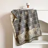 Bufanda popular de cachemira con camelia para mujer, invierno, de alta gama, versátil, gruesa, cálida, calentador de cuello, chal para aire acondicionado, imitación de cachemira