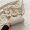 Bolsa Feminina Moda Criativa Irregular Presilha Feminina Pequena Quadrada de Mão 25 Verão Nova Bolsa de Ombro Único Transversal Atacado