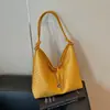 Bolsa tote de palha trançada texturizada no mesmo estilo de influenciador, estilo delicado, bolsa de ombro única de grande capacidade, versátil para o trabalho e viagens, bolsa feminina