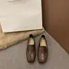 Primer Encuentro: Mocasines estilo británico con detalles de hebilla, nueva colección otoño 2026, zapatos slip-on de punta cuadrada