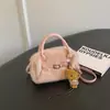Bolso de felpa de alta gama para mujer, nuevo bolso peludo de moda otoño/invierno 2026, bolso cruzado versátil de nicho tipo almohada