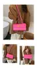 Bolso de mano cuadrado pequeño con estilo transfronterizo, nuevo diseño de alta gama, bolso Kelly de lujo ligero para mujer, que irradia un ambiente sofisticado, adecuado para llevar al hombro o cruzado