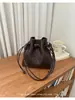 Bolsa Saco de Alto Valor Transfronteiriça Feminina Estilo Novo Design de Nicho Textura Trançada Bolsa para o Dia a Dia Grande Capacidade Ombro Único Transversal
