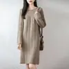 Vestido de Tricô Redondo Espesso 100% Lã Novo Outono/Inverno 2026 Manga Longa Feminino Torcido Cor Sólida Comprimento Médio