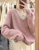 Projetado com Senso de Estilo, o Suéter de Tricô Rosa para Mulheres no Outono Apresenta um Estilo Doce e Preguiçoso Japonês, Tornando-o um Suéter de Camada Interna de Alta Qualidade