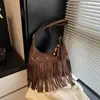 Bolso Cubo de Gran Capacidad con Borla y Acabado Mate para Mujer 2025 Otoño e Invierno Nuevo Bolso de Hombro Retro Versátil para Viajes