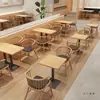 Restaurante de Macarrão Fast Food Cabine de Madeira Maciça Combinação de Mesa e Cadeira para Jantar Simples Moderno Restaurante Combinação Prática de Mesa e Cadeira