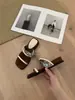 Primeiro Encontro com as Sandálias de Dedo Anabela Estilo Francês para Mulheres, Novo Design Verão 2025, Estilo de Nicho, Adequadas para Usar com Saias, Sandálias de Salto Grosso