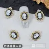 Joyería popular para uñas en línea Belleza vintage barroca cabeza de belleza Accesorios de aleación de perlas Accesorios de diamantes para uñas Fábrica venta al por mayor