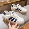 Zapatos Blancos de Mujer 2023 Nuevo Otoño Diseño Nicho Suela Gruesa Retro Zapatos Aumentados Moda Deportivos Casuales