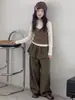 Nova coleção de outono de roupas para meninas: conjunto estiloso e da moda de três peças incluindo um top tipo camisola, saia e calça para meninas