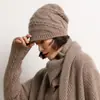 Cachemira Otoño/Invierno 2026 Nuevo para Mujer de Gama Alta Color Sólido Tejido para Exteriores Cálido Moda Pesado Cable Grueso Gorro Casual