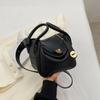 Bolso pequeño popular de este año 2023 nuevo bolso de mujer verano popular para todo combinar bolso bandolera ins bolso de cubo portátil
