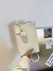Bolso cruzado de cuero suave de alta gama a la moda para teléfono móvil, Bolso cuadrado pequeño versátil simple y elegante, Bolso cubo de alta gama con bola tejida