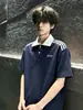 Camisa polo de contraste a rayas azul marino con cuello camisero para hombre, de manga corta, estilo universidad americana, camiseta resistente, hombro normal, corte recto, manga media
