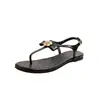 Versão em Couro das Sandálias Rasteirinhas de Tira Fina com Pérolas Estilo Chanel para Mulheres, Chinelos de Verão com Fivela Única, Estilo Fada de Férias