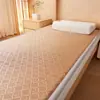 Colchón individual blando de doble propósito para estudiante, colchoneta de enfriamiento con rejilla azul grande acolchada para dormitorio, ratán de hielo, protector de cama de seda de hielo