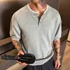 Camiseta de punto con cuello tipo polo de manga corta para hombre, estilo verano, empalme de imitación de dos piezas, hombro normal, estilo Old Money, manga de tres cuartos versátil casual