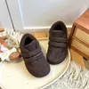 Sapatos Infantis de Velcro Estilo Britânico Quentes para Outono/Inverno 2026 Novos Sapatos Peludos de Bico Quadrado Infantil Botas de Princesa com Pelúcia