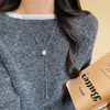 Colar Longo de Pérolas Retrátil com Design de Nicho, Moda Minimalista, Estilo Único, Colar de Suéter Simples e Versátil