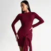 Venta al por mayor transfronteriza europea y americana: nueva colección de otoño de vestidos de manga larga, color liso y a la moda con cintas fluidas, diseños elegantes y una silueta ajustada que acentúa la cintura y las caderas