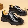 Zapatos de cuero casuales de negocios para hombre de capa superior, cuero genuino, elegantes, versátiles, ligeros, zapatos de un solo color, zapatos para hombre con cordones y suela gruesa