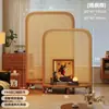 Biombo vintage de madera maciza cuidadosamente seleccionado para la sala de estar, con tejido de ratán como división para la entrada, diseñado para cubrir la puerta directamente frente a la entrada, y un nuevo estante de almacenamiento de estilo retro